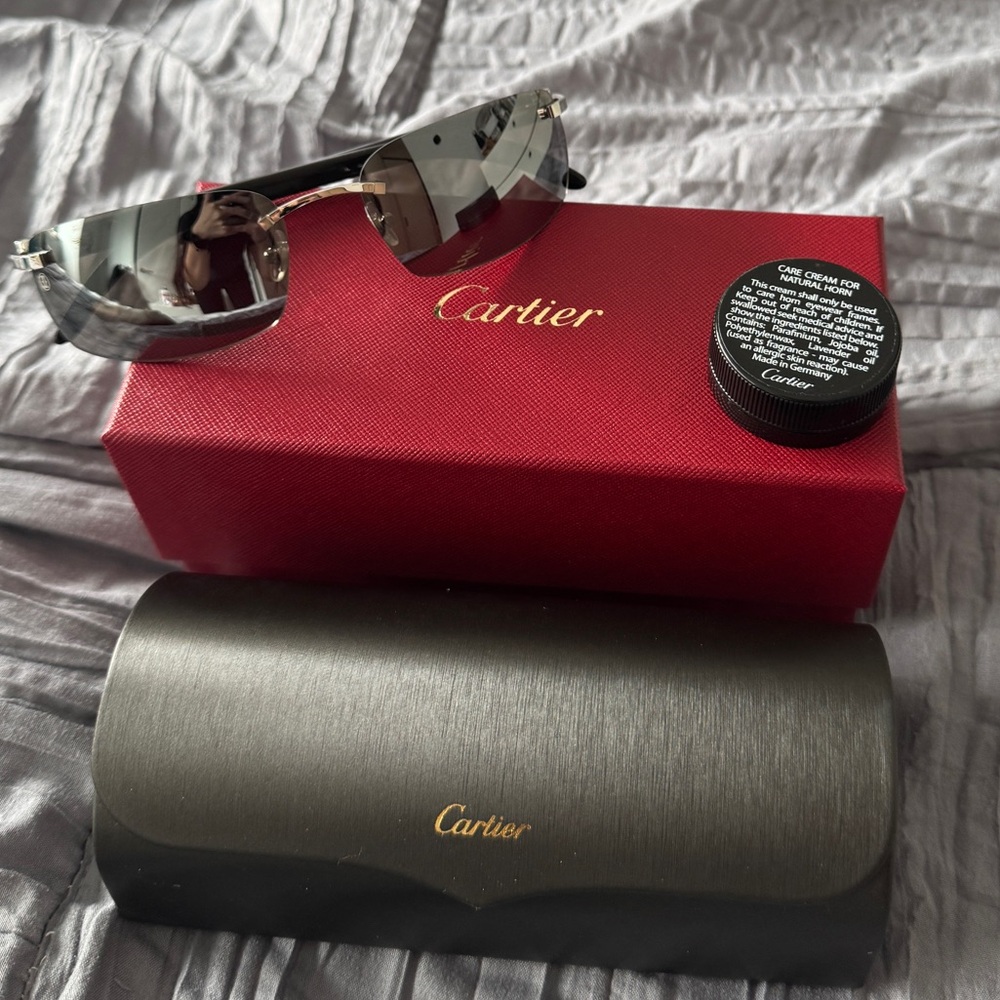 SUNGLASSES C ALLONGÉ DE CARTIER MOTIF